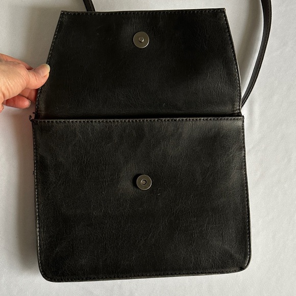 Matt & Nat Black Crossbody Bag - Picture 5 of 16